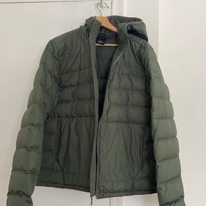 The North Face Green Insulated Puffer Jacket with Zipper Closure